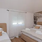 Beautiful Popovica Dvori In Makarska *