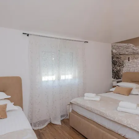 Beautiful Popovica Dvori In Makarska *